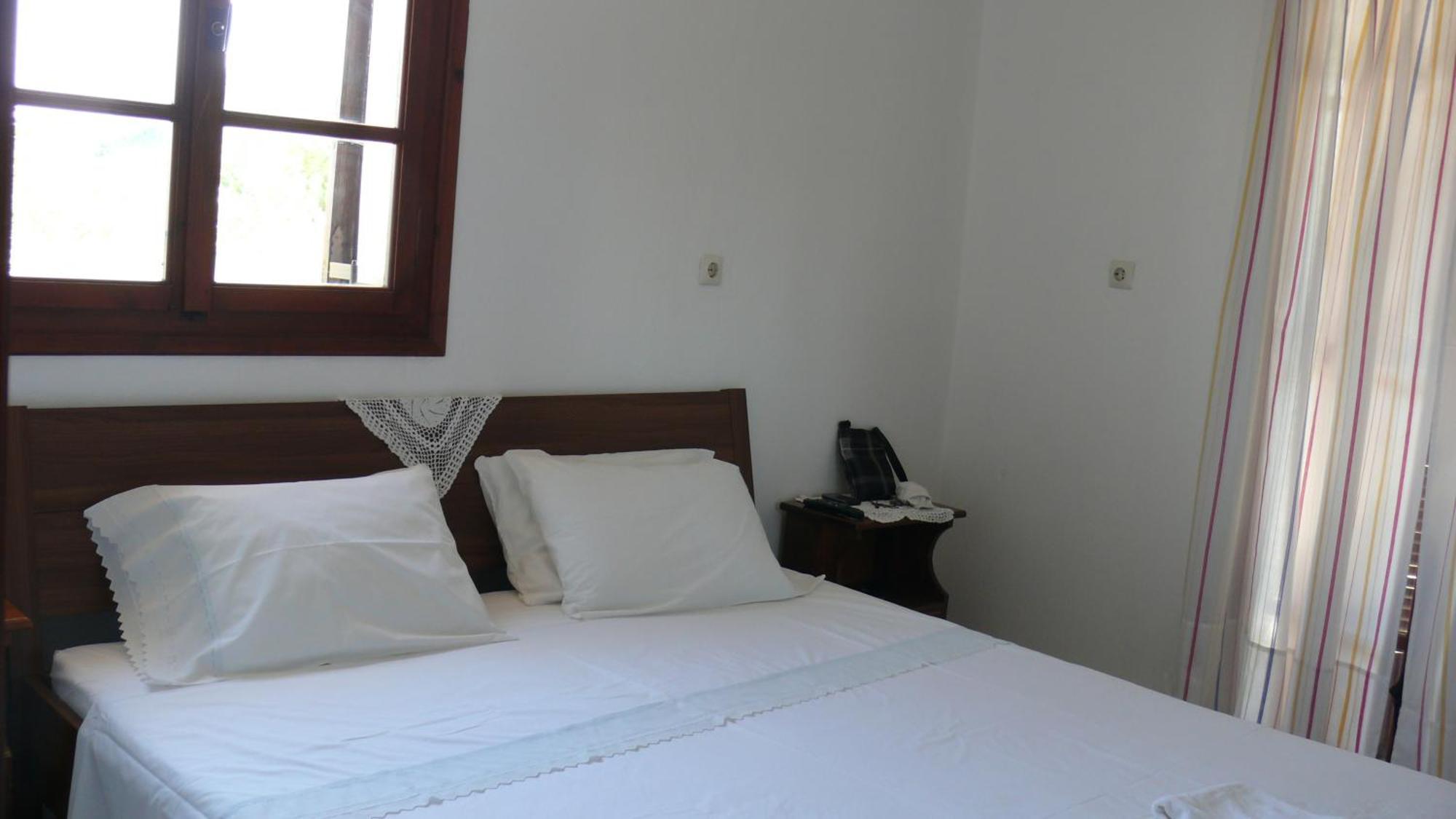 Areti Orfeas Studios Vasilikos Room photo